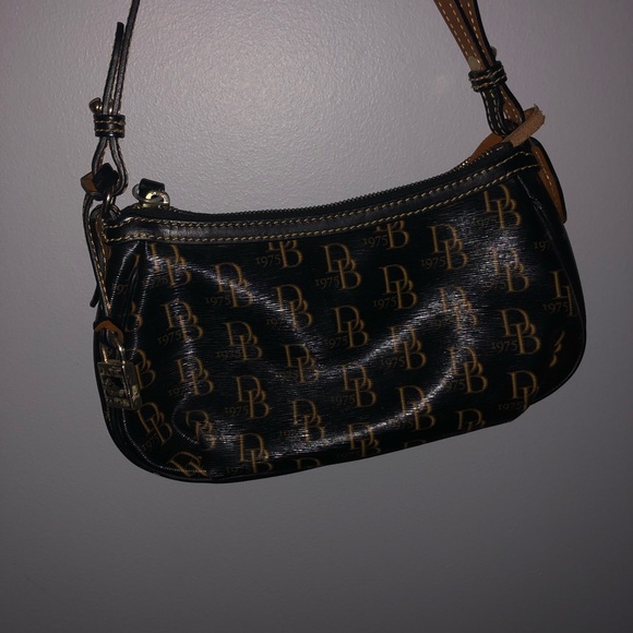 Purse - Picture 1 of 3
